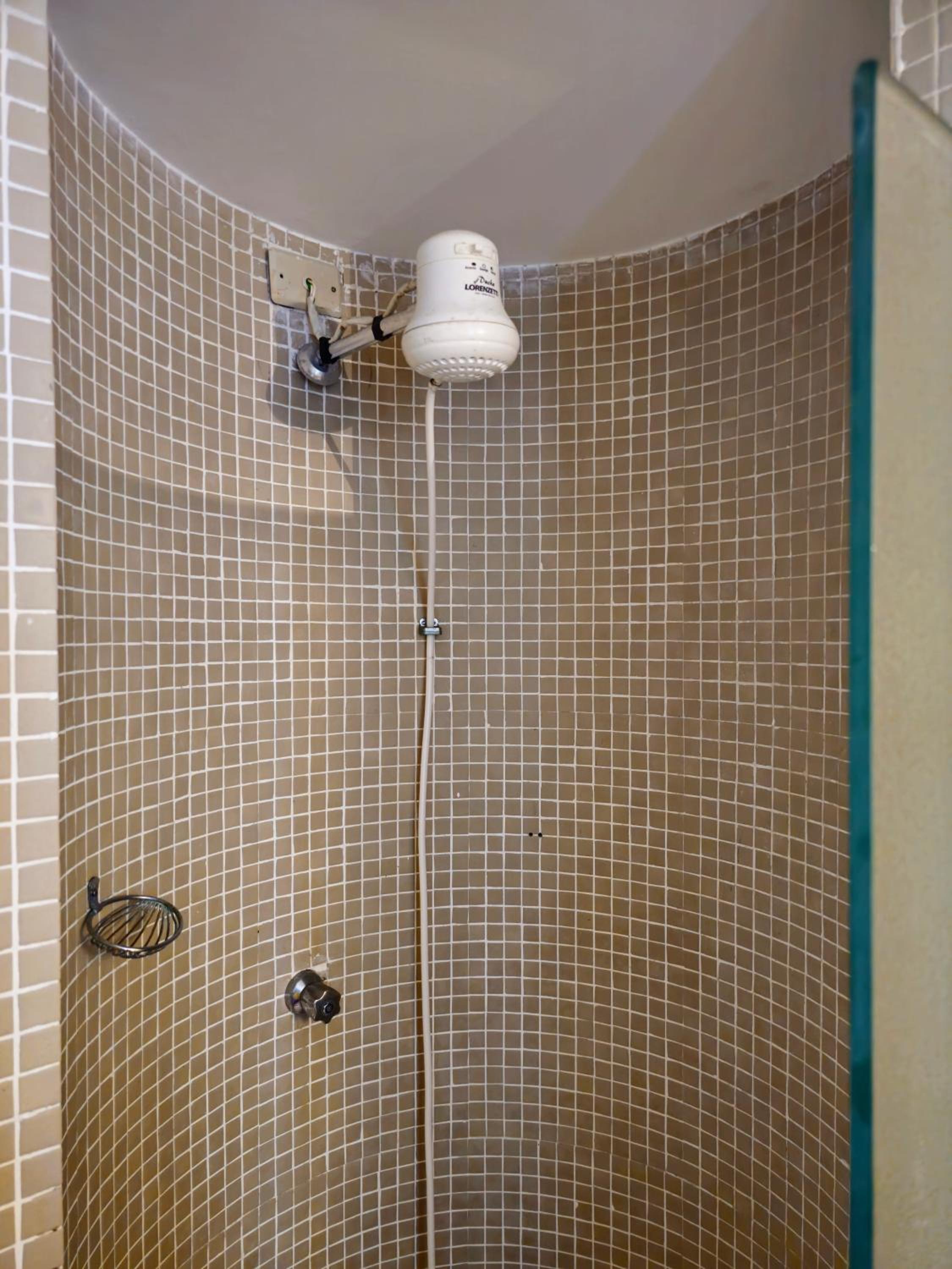 400 metros Praia das Pitangueiras - WiFi 350mb - 1 Suíte com ar condicionado & 2 quartos com ventilador - Sala Ampla - Varanda com vista do Mar - 2 Vagas d