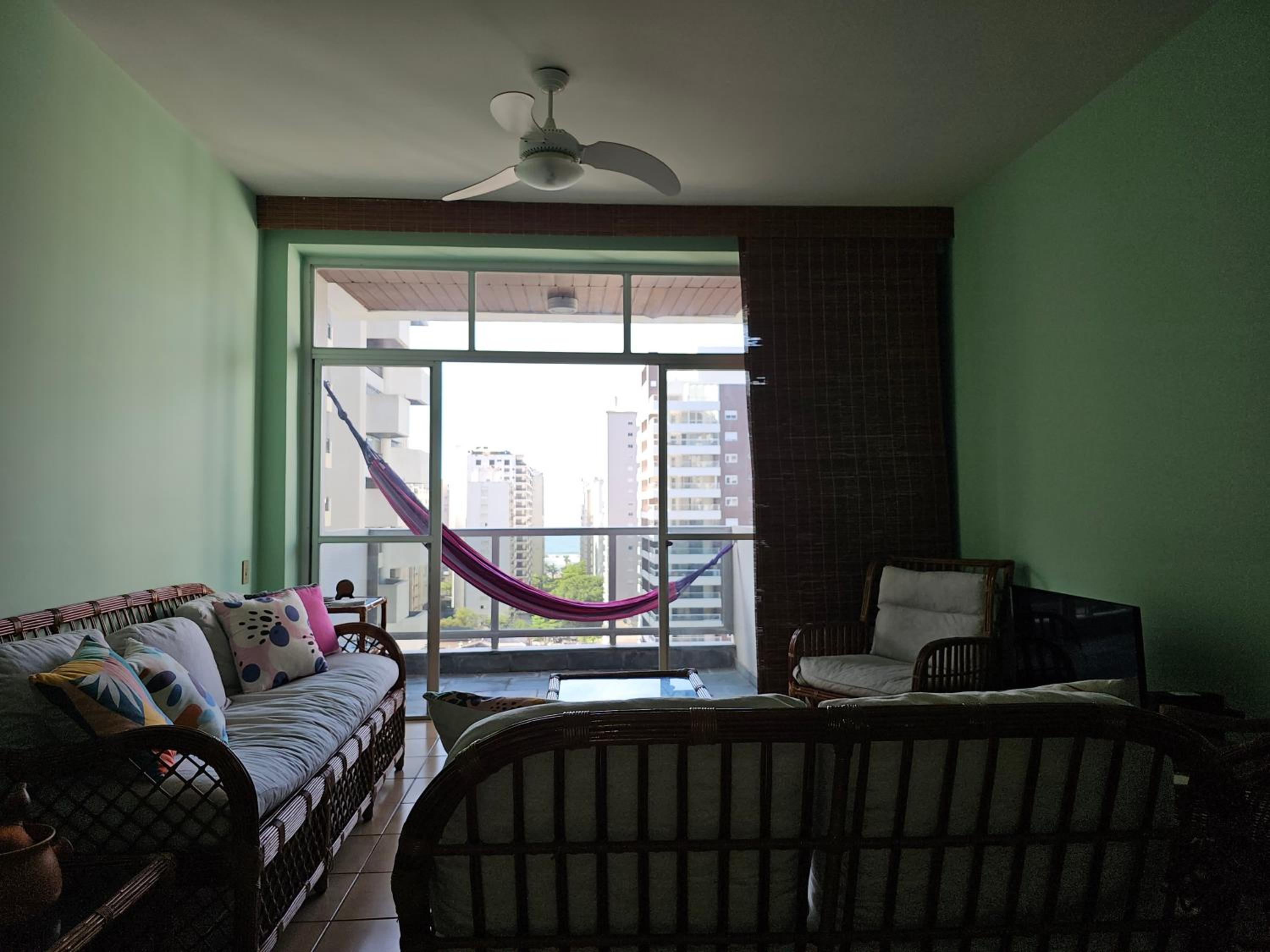 400 metros Praia das Pitangueiras - WiFi 350mb - 1 Suíte com ar condicionado & 2 quartos com ventilador - Sala Ampla - Varanda com vista do Mar - 2 Vagas d