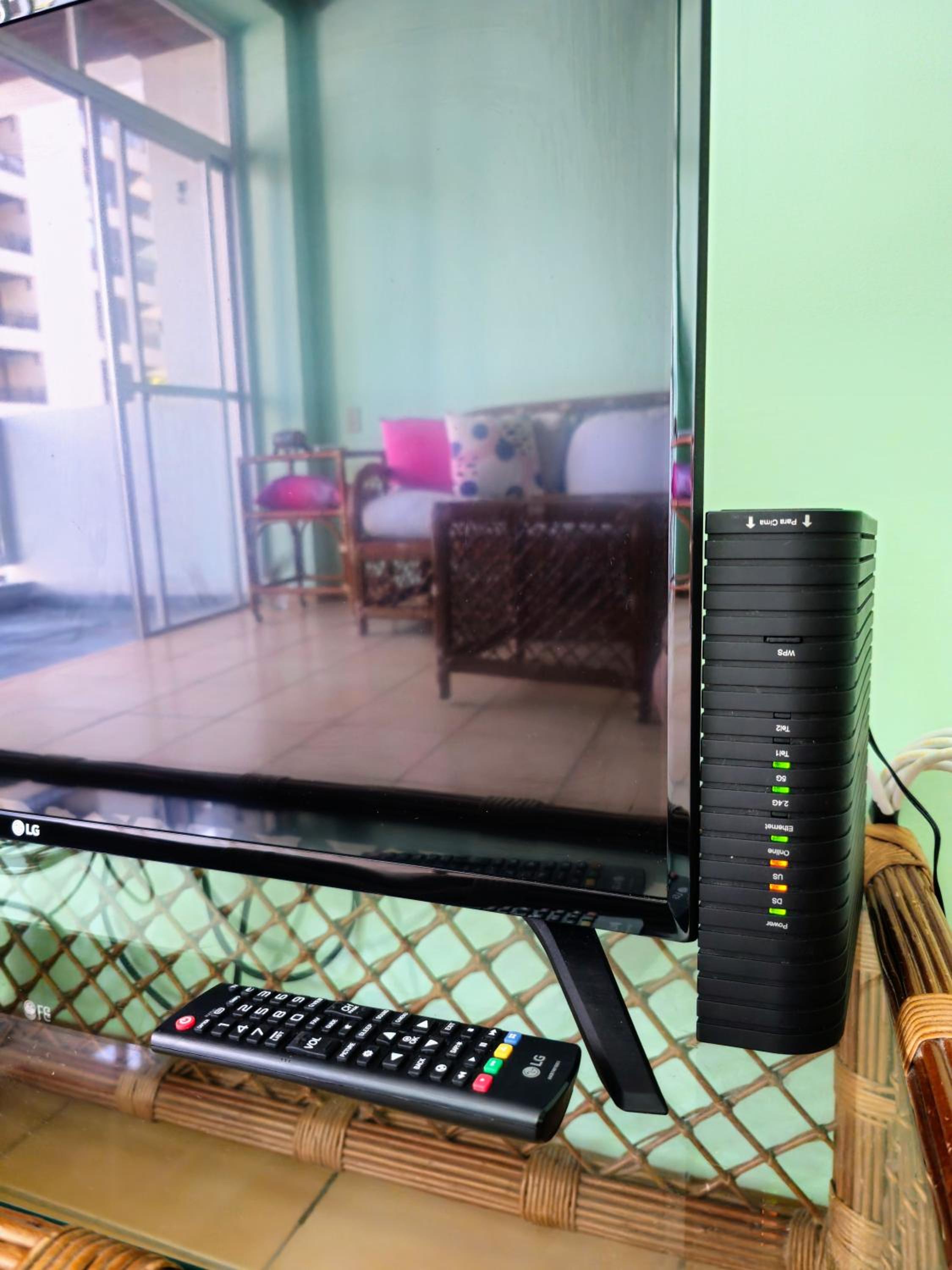 400 metros Praia das Pitangueiras - WiFi 350mb - 1 Suíte com ar condicionado & 2 quartos com ventilador - Sala Ampla - Varanda com vista do Mar - 2 Vagas d