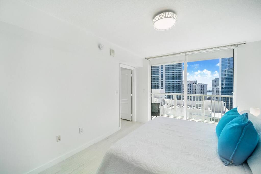 *Luxury Brickell High Rise Condo City/Ocean Views*