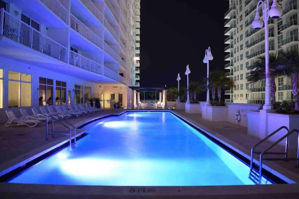 *Luxury Brickell High Rise Condo City/Ocean Views*
