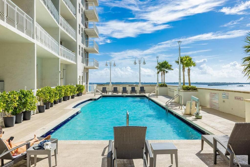 *Luxury Brickell High Rise Condo City/Ocean Views*