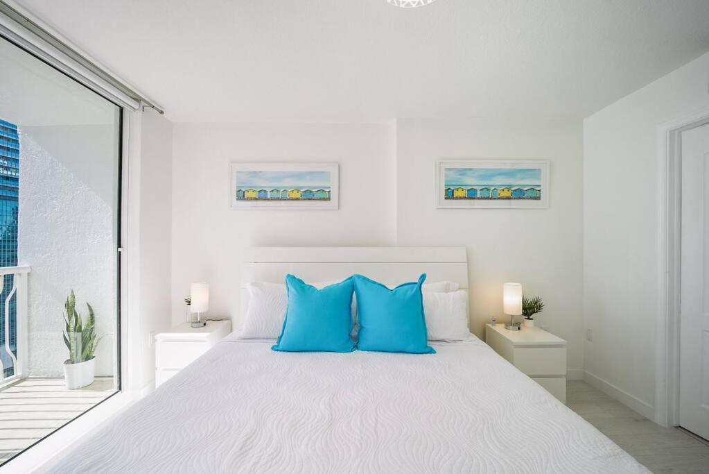 *Luxury Brickell High Rise Condo City/Ocean Views*