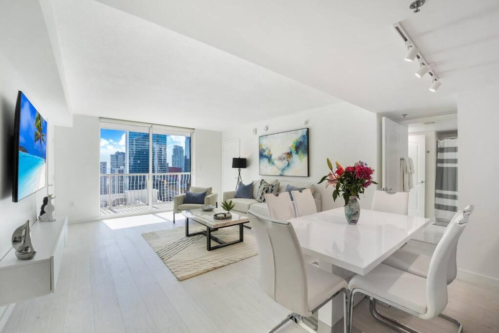 *Luxury Brickell High Rise Condo City/Ocean Views*