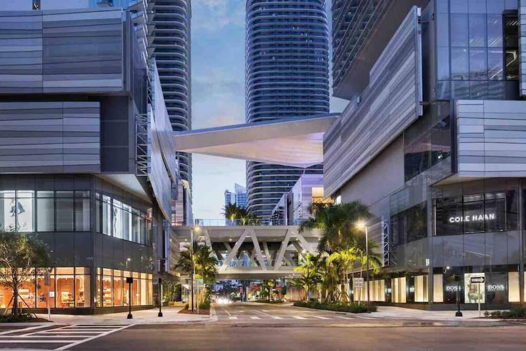 *Luxury Brickell High Rise Condo City/Ocean Views*