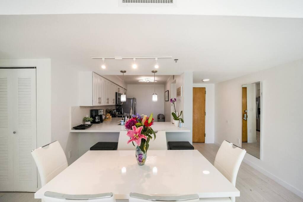 *Luxury Brickell High Rise Condo City/Ocean Views*