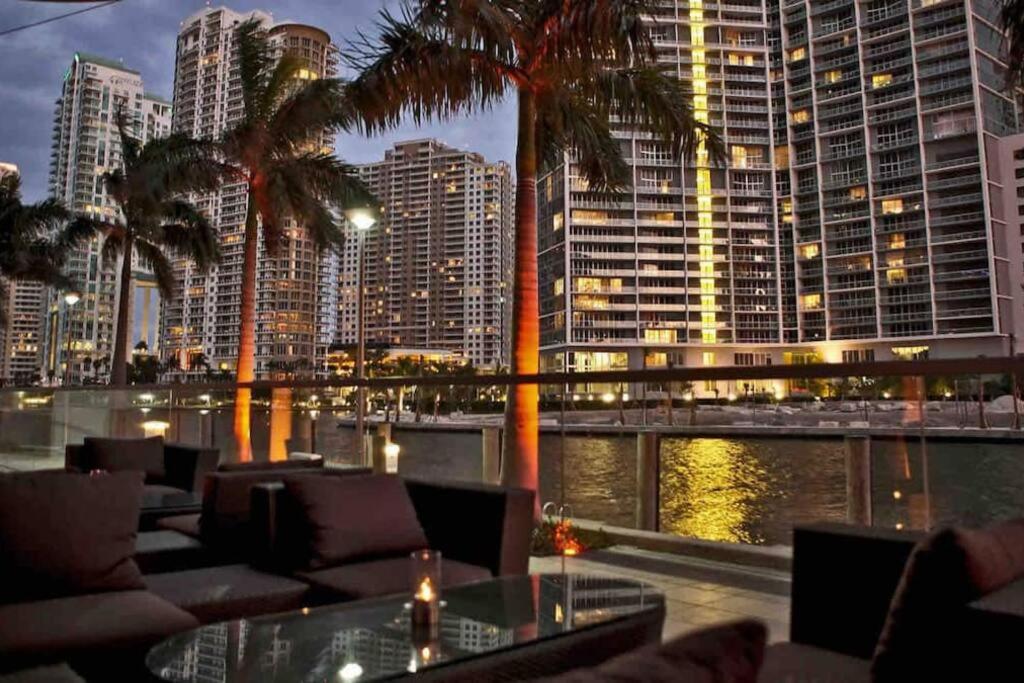 *Luxury Brickell High Rise Condo City/Ocean Views*
