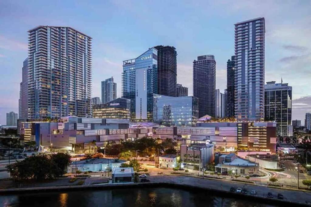*Luxury Brickell High Rise Condo City/Ocean Views*