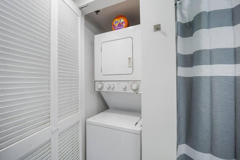 *Luxury Brickell High Rise Condo City/Ocean Views*