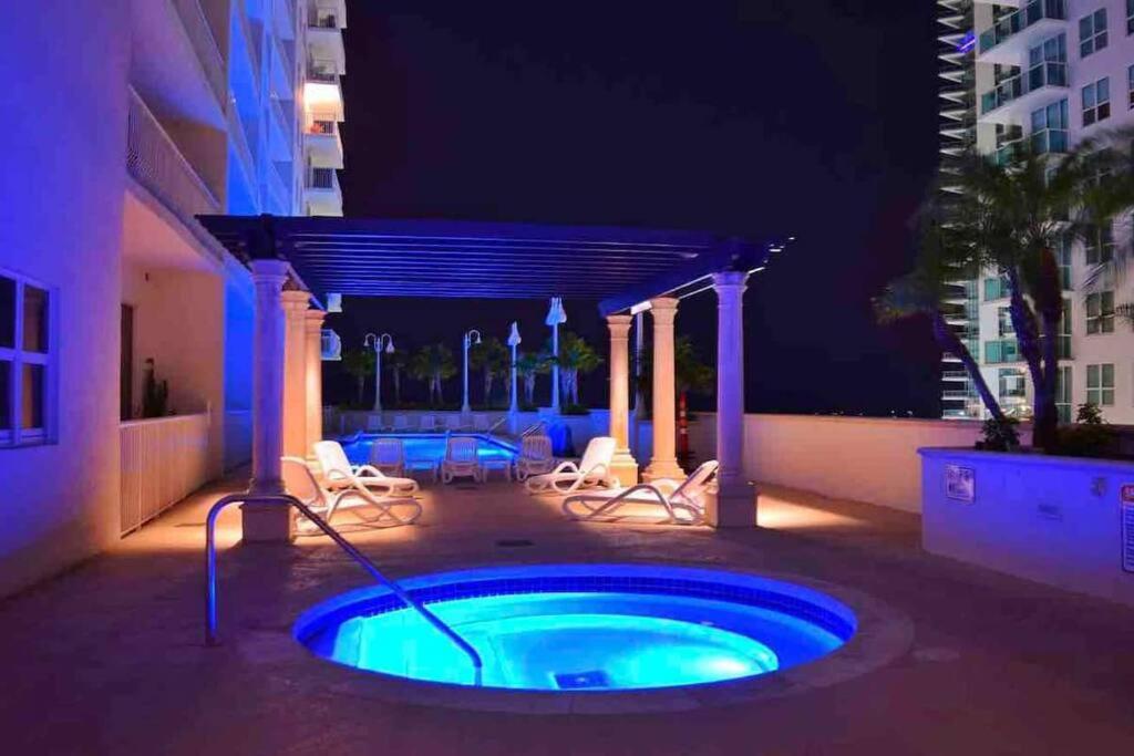 *Luxury Brickell High Rise Condo City/Ocean Views*