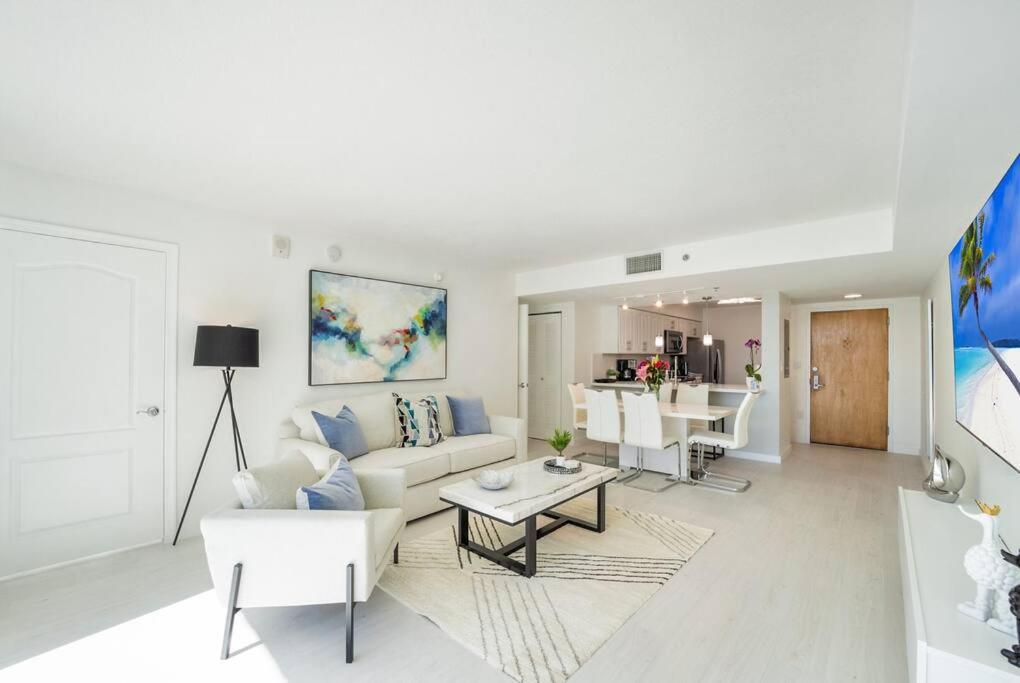 *Luxury Brickell High Rise Condo City/Ocean Views*