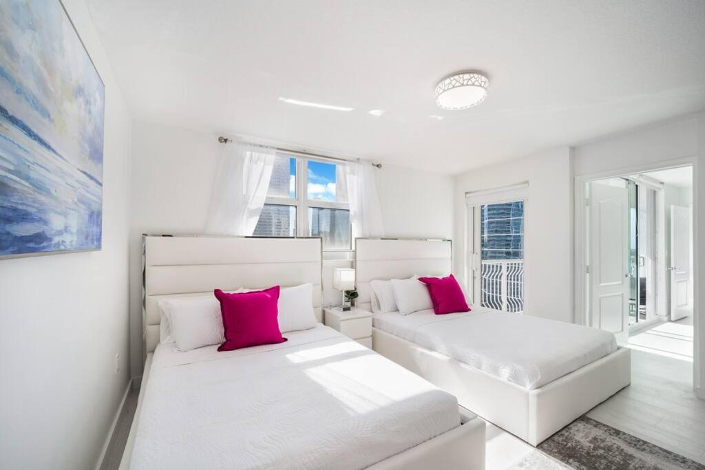 *Luxury Brickell High Rise Condo City/Ocean Views*