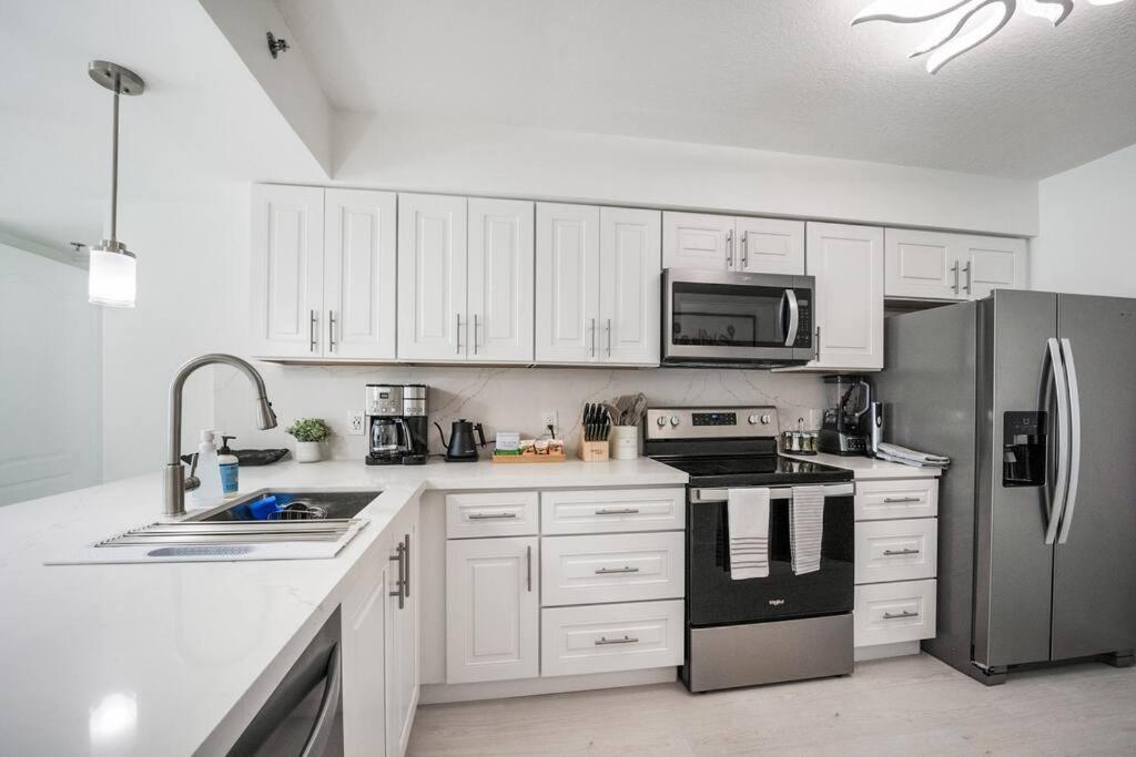 *Luxury Brickell High Rise Condo City/Ocean Views*