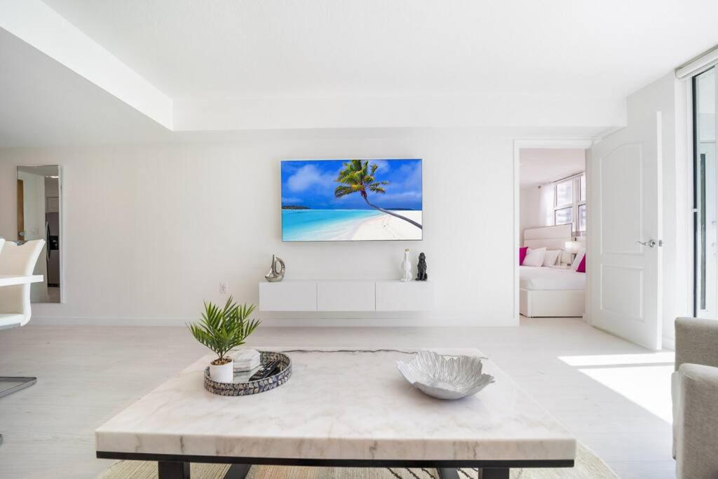 *Luxury Brickell High Rise Condo City/Ocean Views*