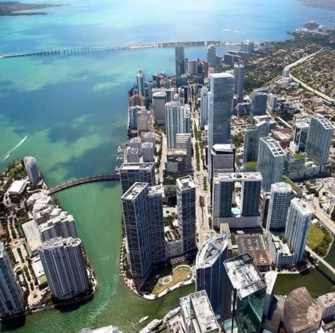 *Luxury Brickell High Rise Condo City/Ocean Views*