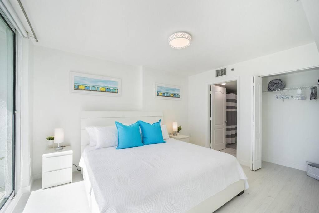 *Luxury Brickell High Rise Condo City/Ocean Views*