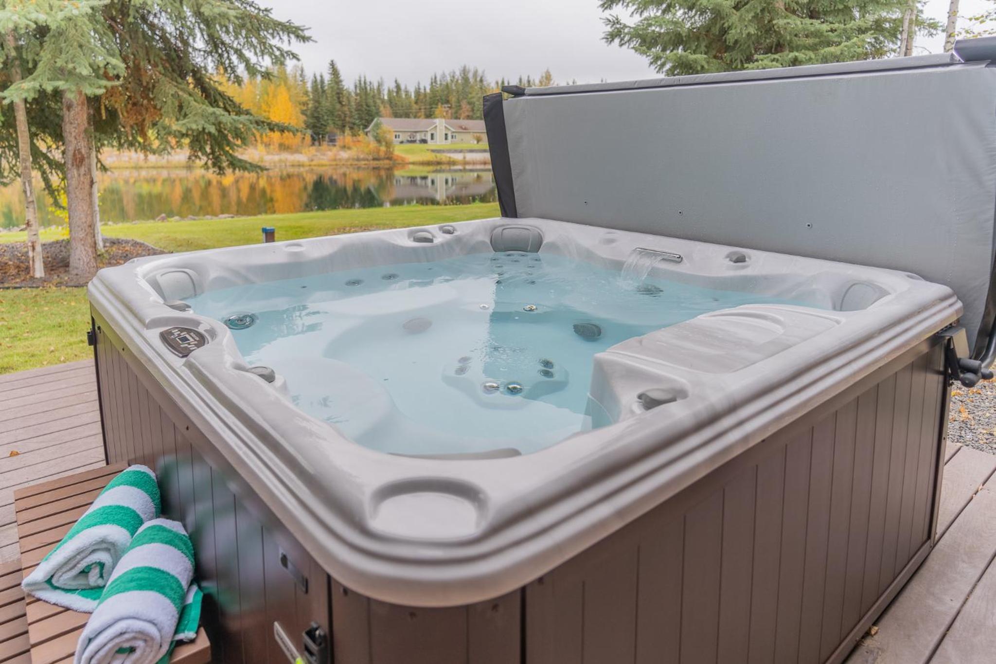 Lakefront Luxury Log Home with Spa & Aurora Views view 3