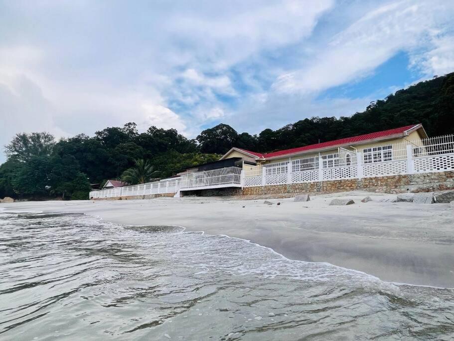 Private Beach-front Haven by StayCo - Seaview Pool, KTV & Speaker System, Beach Air Loft, Private Beach Access and Beyond! photo 1
