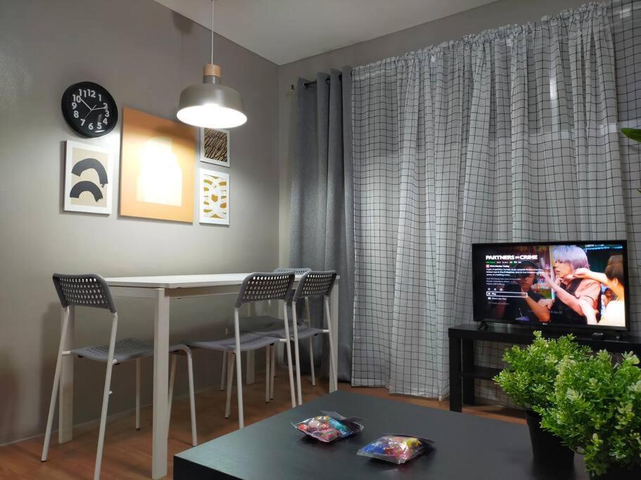 Stylish 2BR w/ Free Pool Access and Parking LG03 view 2