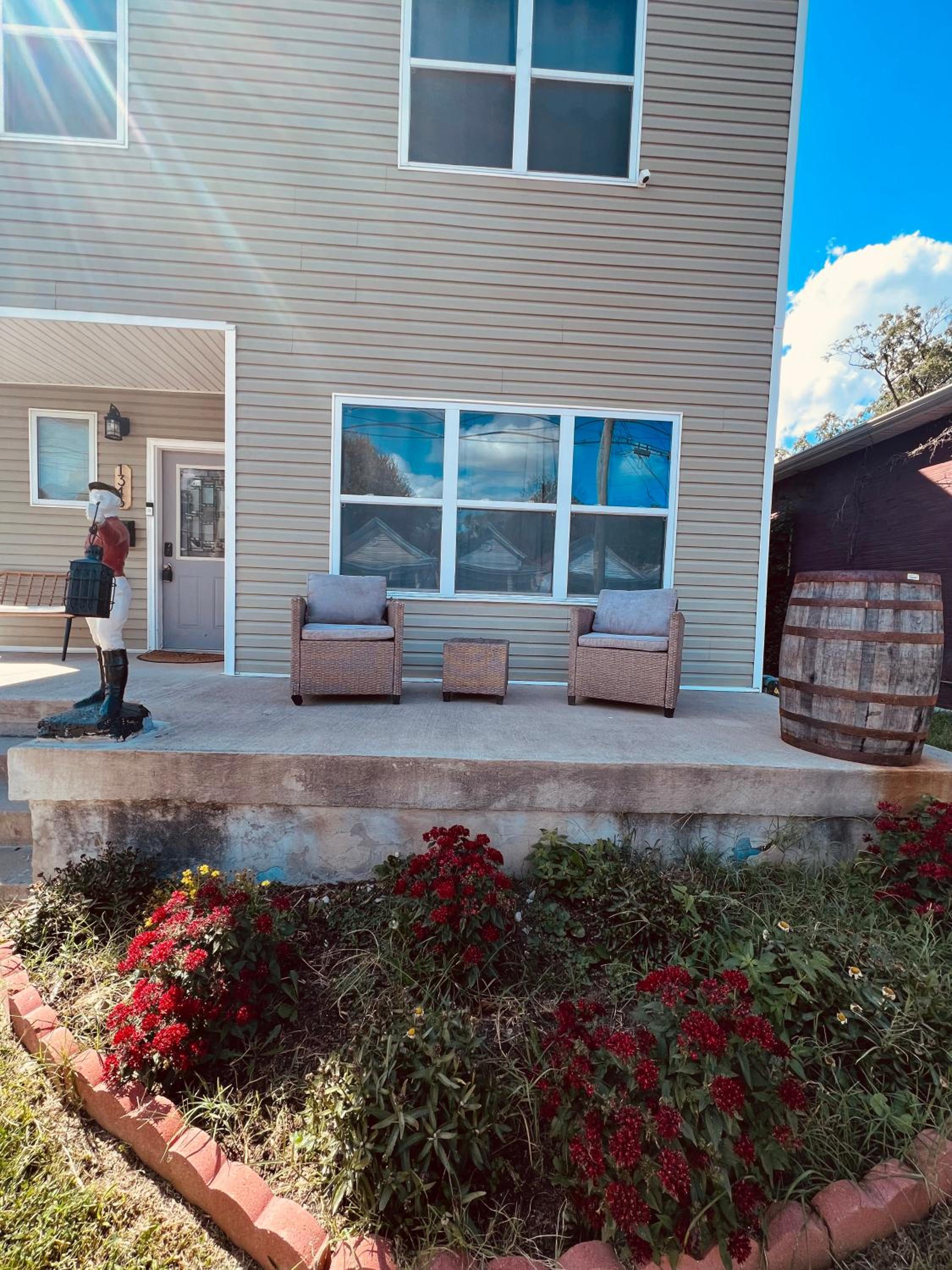 Derby/Bourbon Trail 4BR Pool Table Villa view 3
