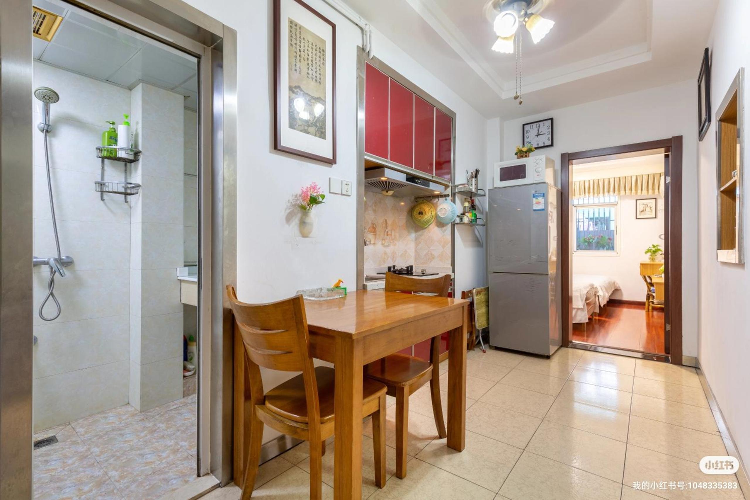 West Lake Hefang Street Metro Exit B&B
