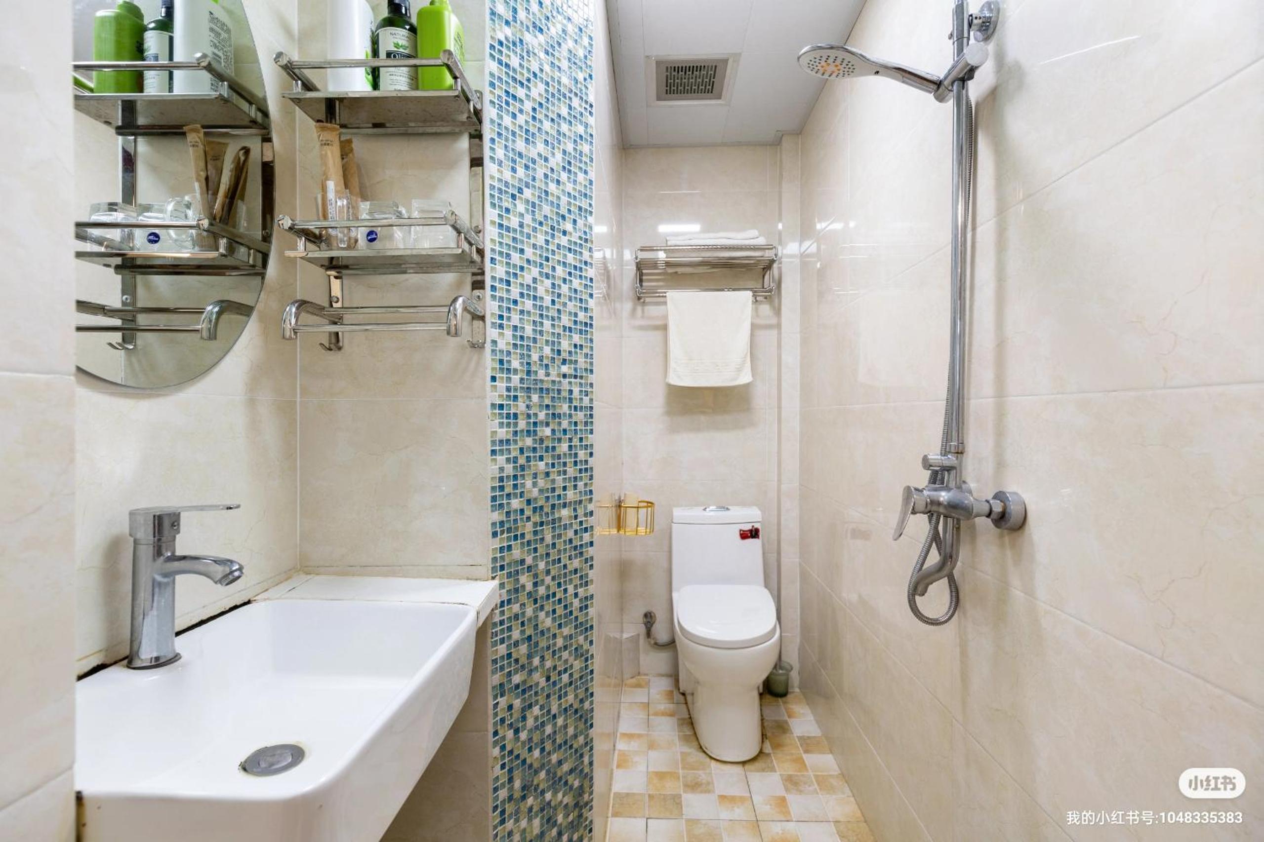 West Lake Hefang Street Metro Exit B&B