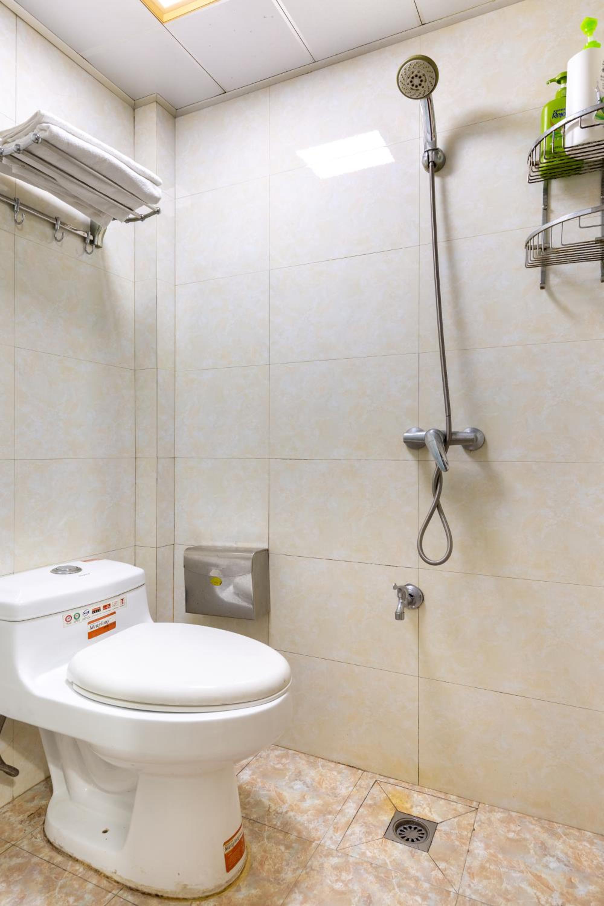 West Lake Hefang Street Metro Exit B&B