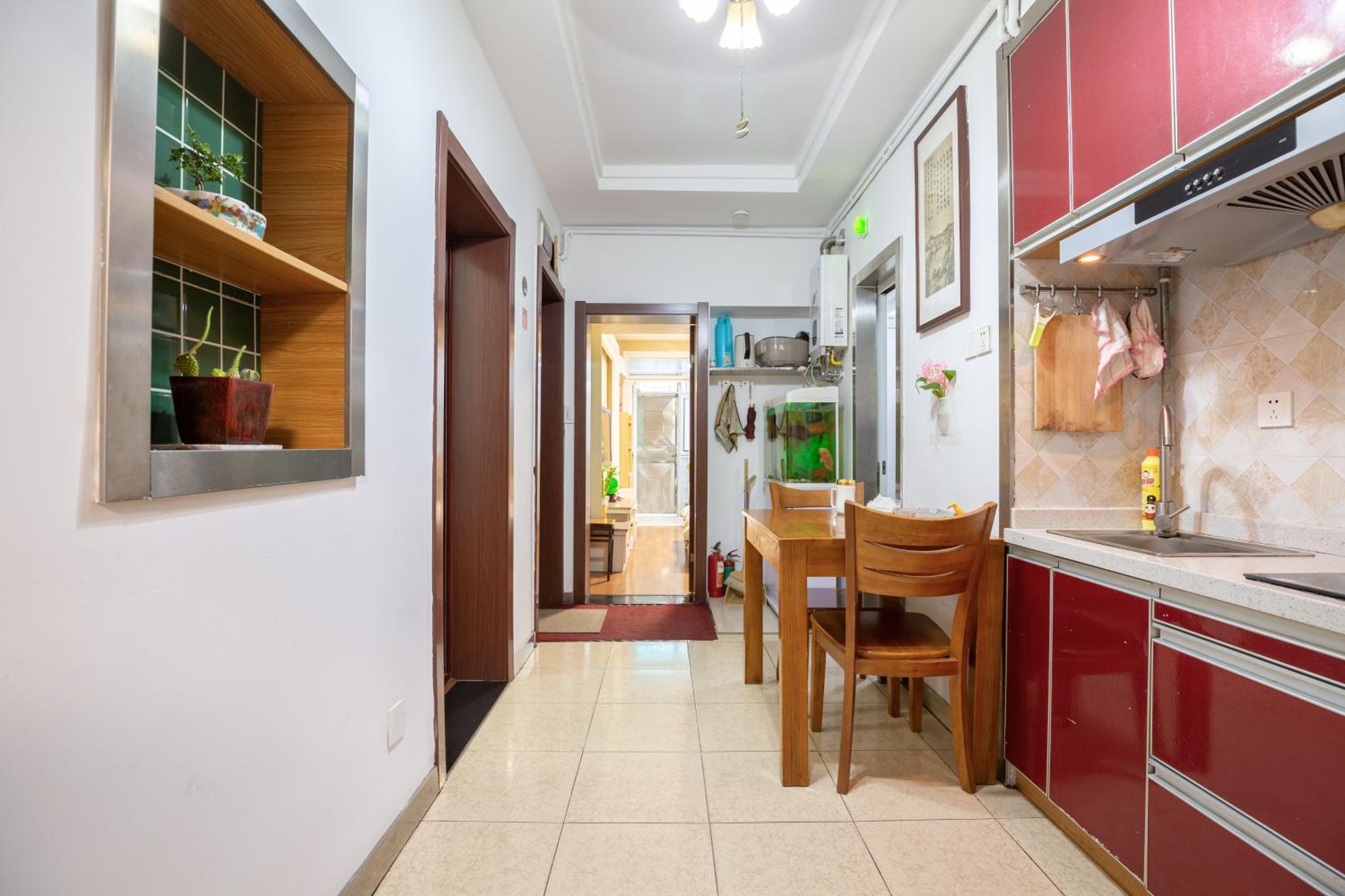 West Lake Hefang Street Metro Exit B&B