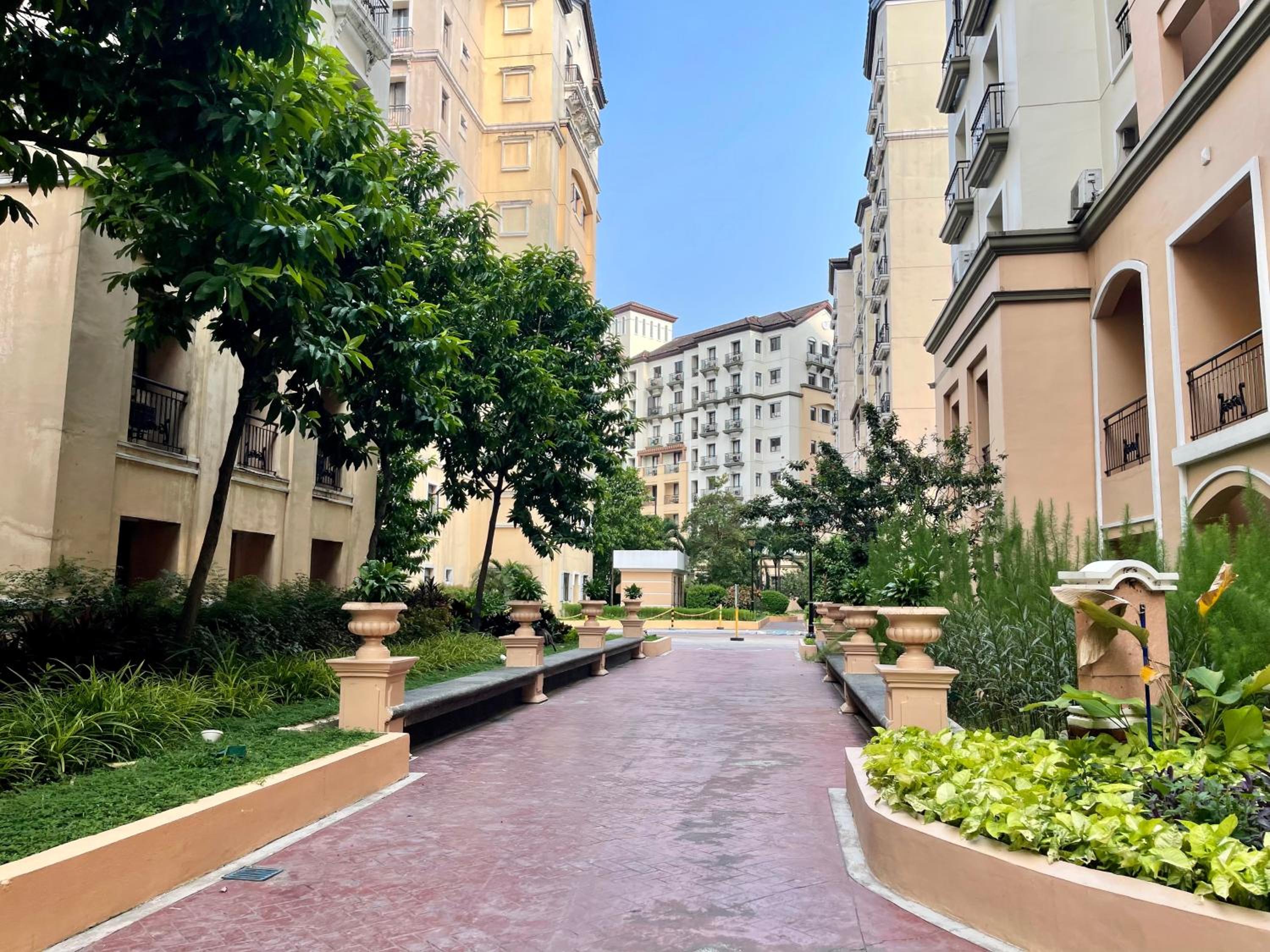 Sarasota Residential Resort Manila view 4