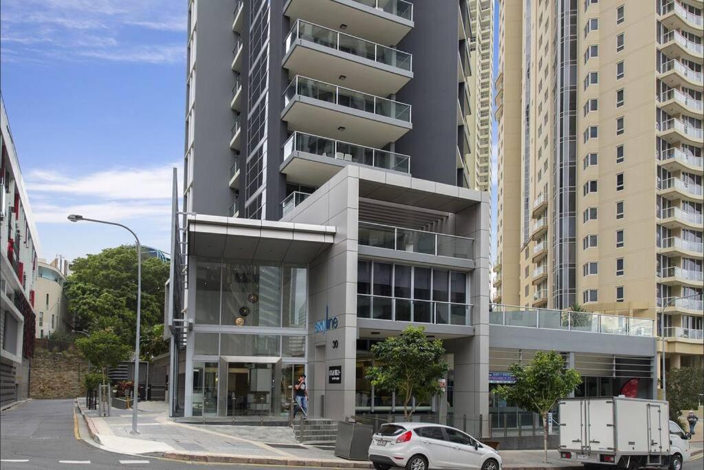 Holly's City Skyline-Views, Pool, Spa, CBD Central