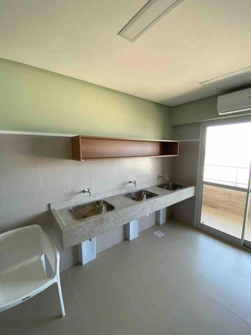 Lindo e novo apto com vista para o mar de Pituba c/garagem