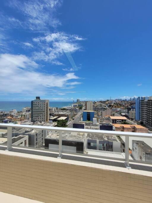 Lindo e novo apto com vista para o mar de Pituba c/garagem