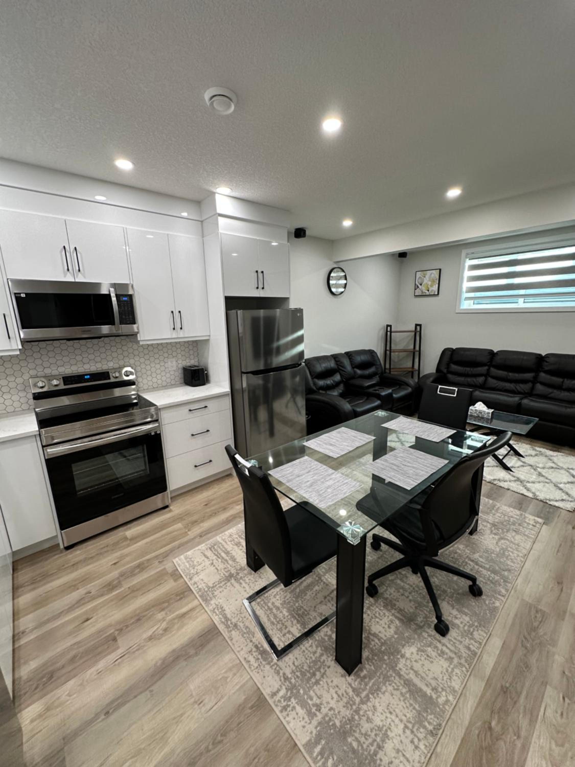 2 Bedroom 2 Washrooms Brand New Beautiful & Cozy Suite