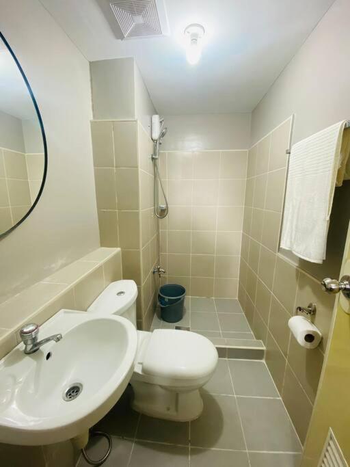 Cozy 2BR w/ Free Pool Access and Free Parking N224 view 2