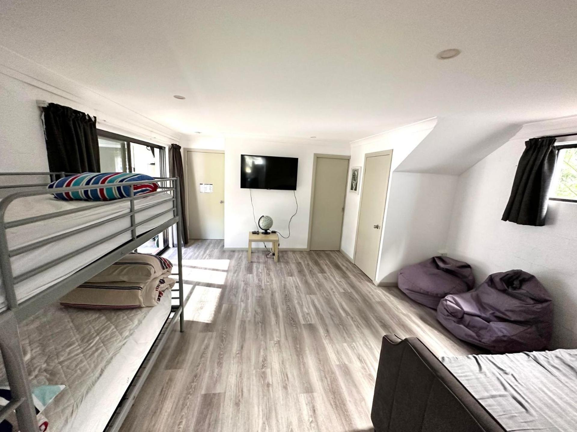 Bayview Beach House - Pet Friendly Holiday Home with a Pool - Holiday Yamba
