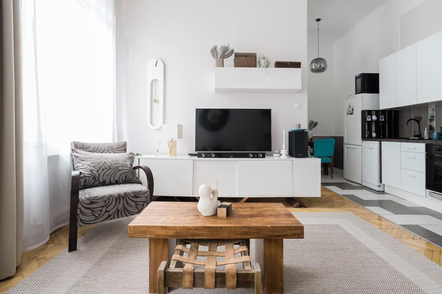 Sunrise Lounge Corvin 63m2 AC view 4