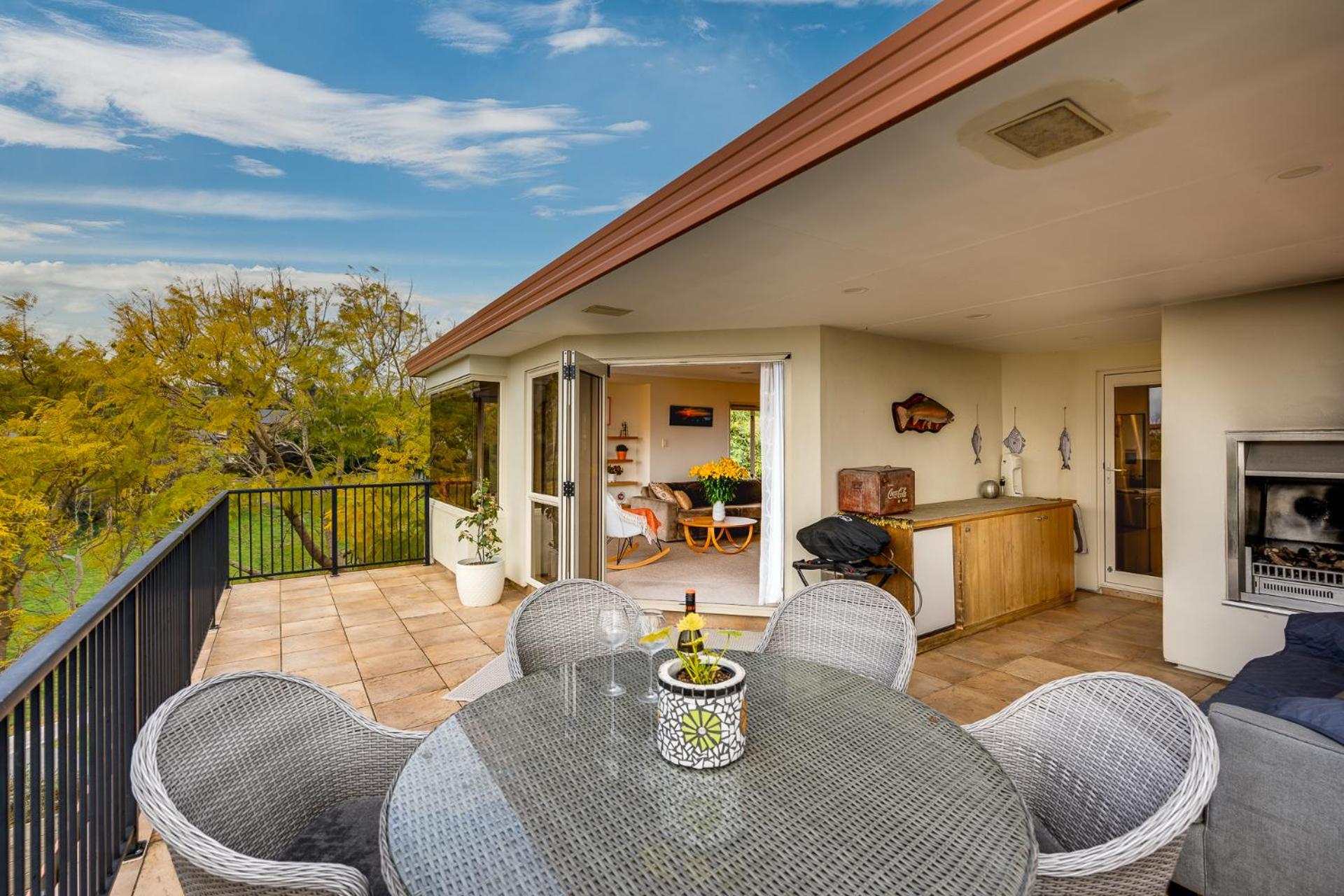 Havelock Heights - Havelock North Holiday Home view 3