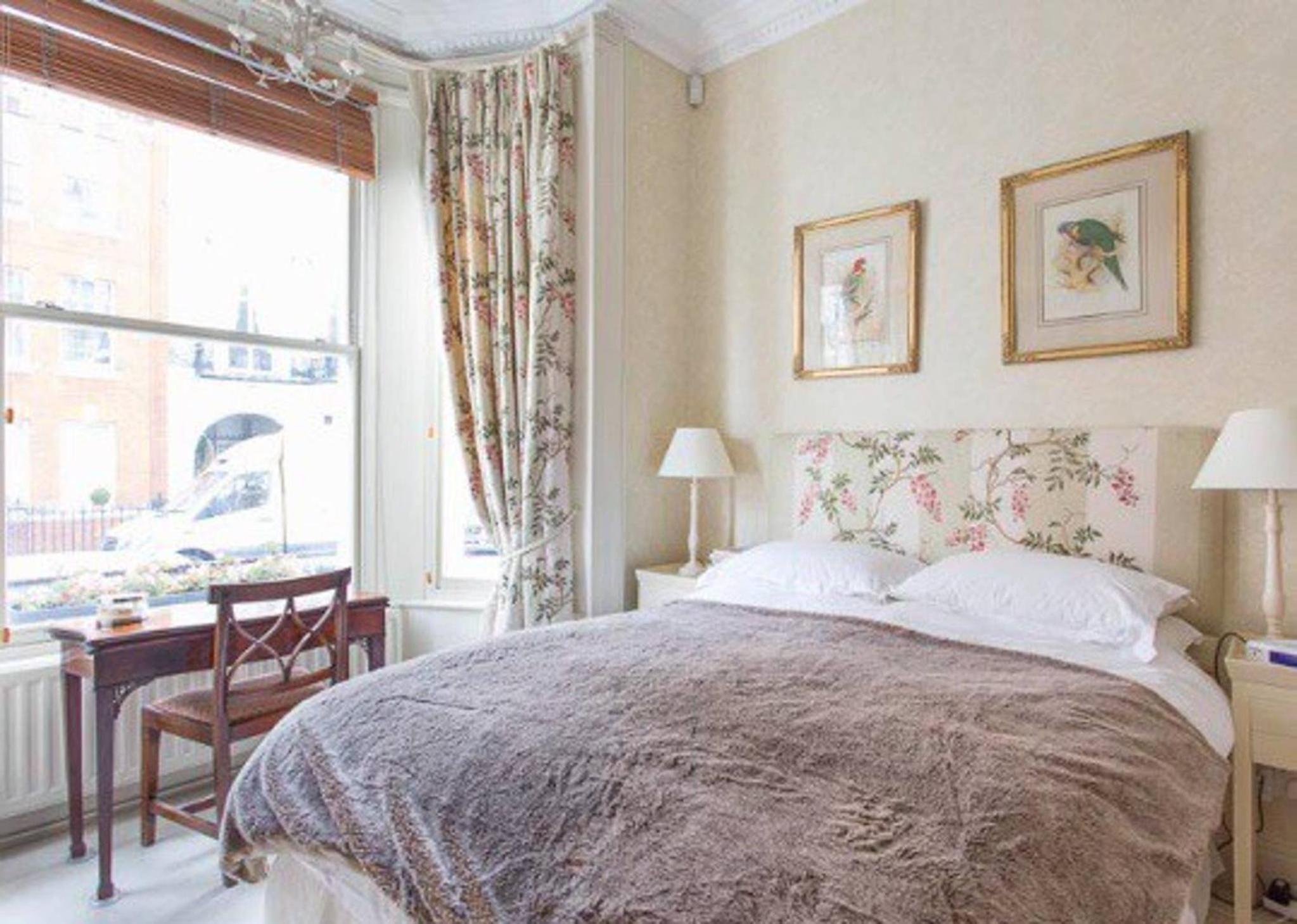 Quintessentially Classy English Apt In Chelsea, London view 4