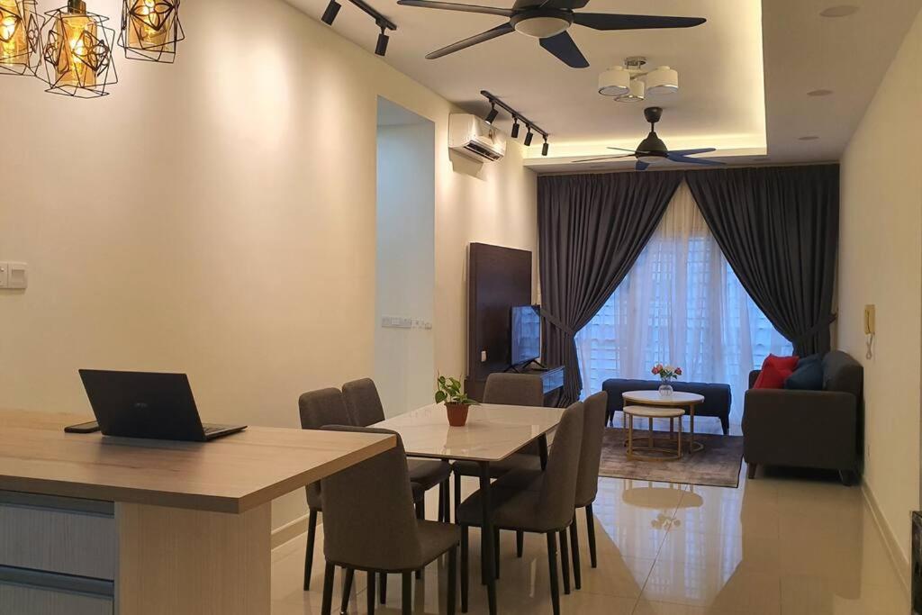 Southville Stay 3 @ Savanna Executive Suite photo 6