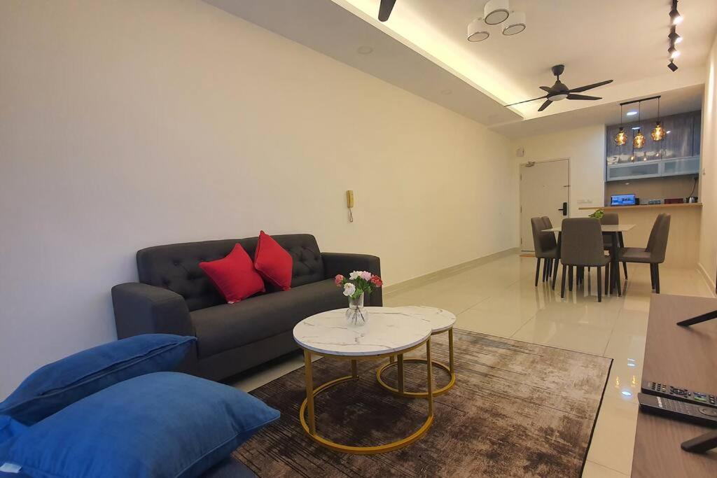 Southville Stay 3 @ Savanna Executive Suite photo 2