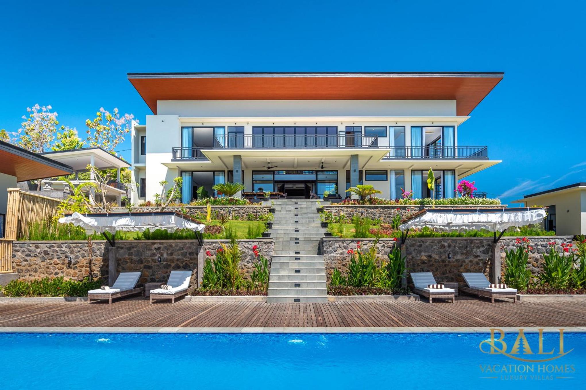THE most luxury 5BR villa in Lovina! Stunning Outlook! view 3
