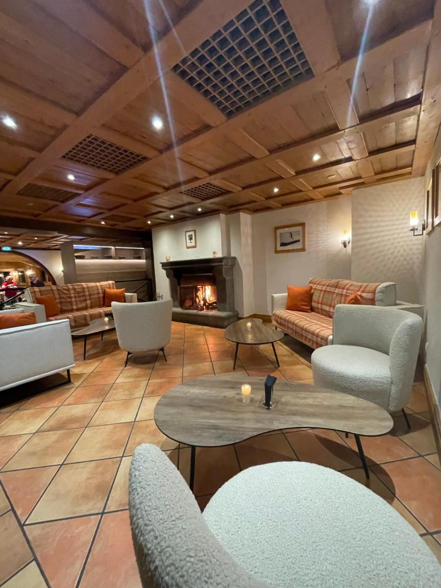 Lobby & Reception