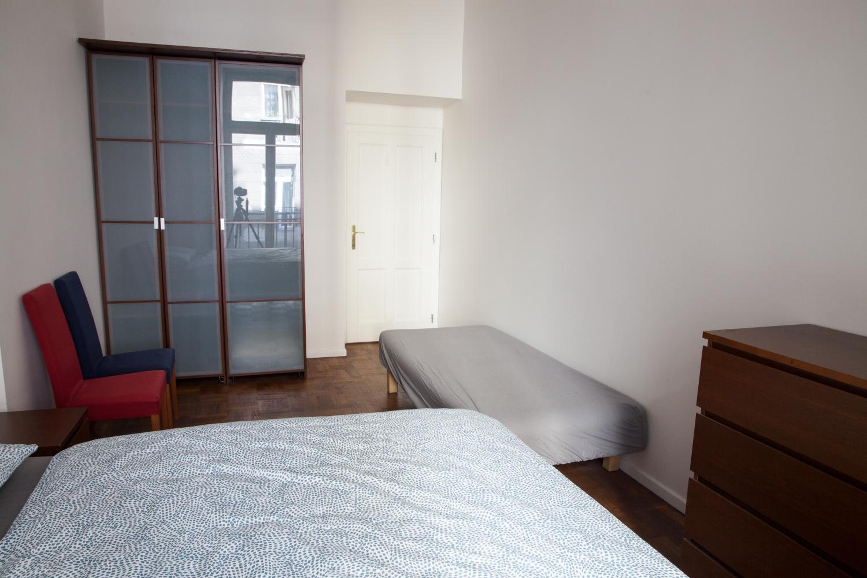 2 Bed Flat - Sleeps 9 - Pets - Smoking on terrace