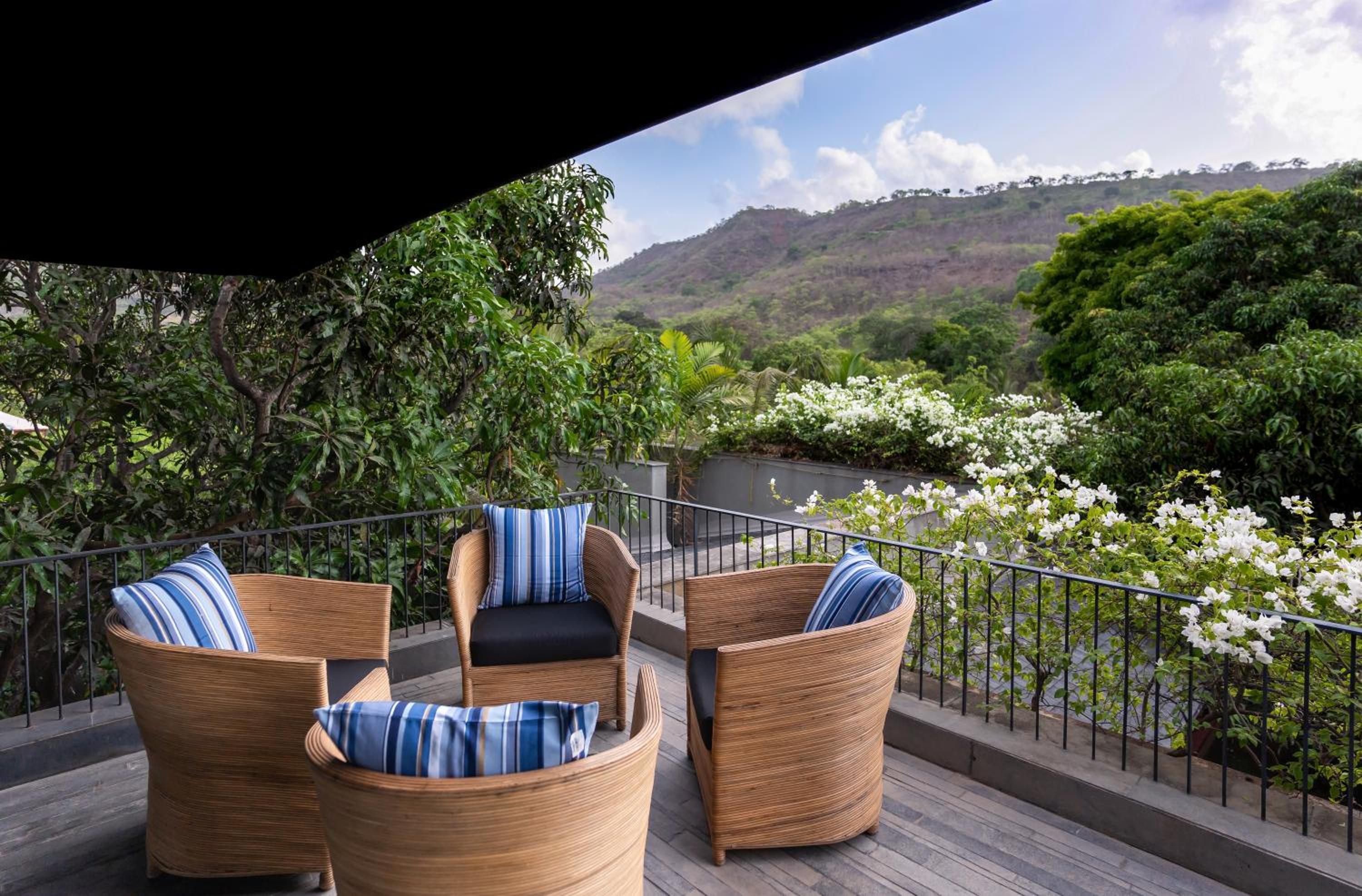 LohonoStays Villa Orchard House