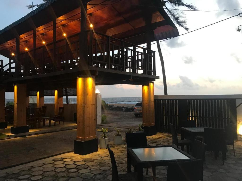 Owinro Beach Hotel & Restaurant - Waikkala