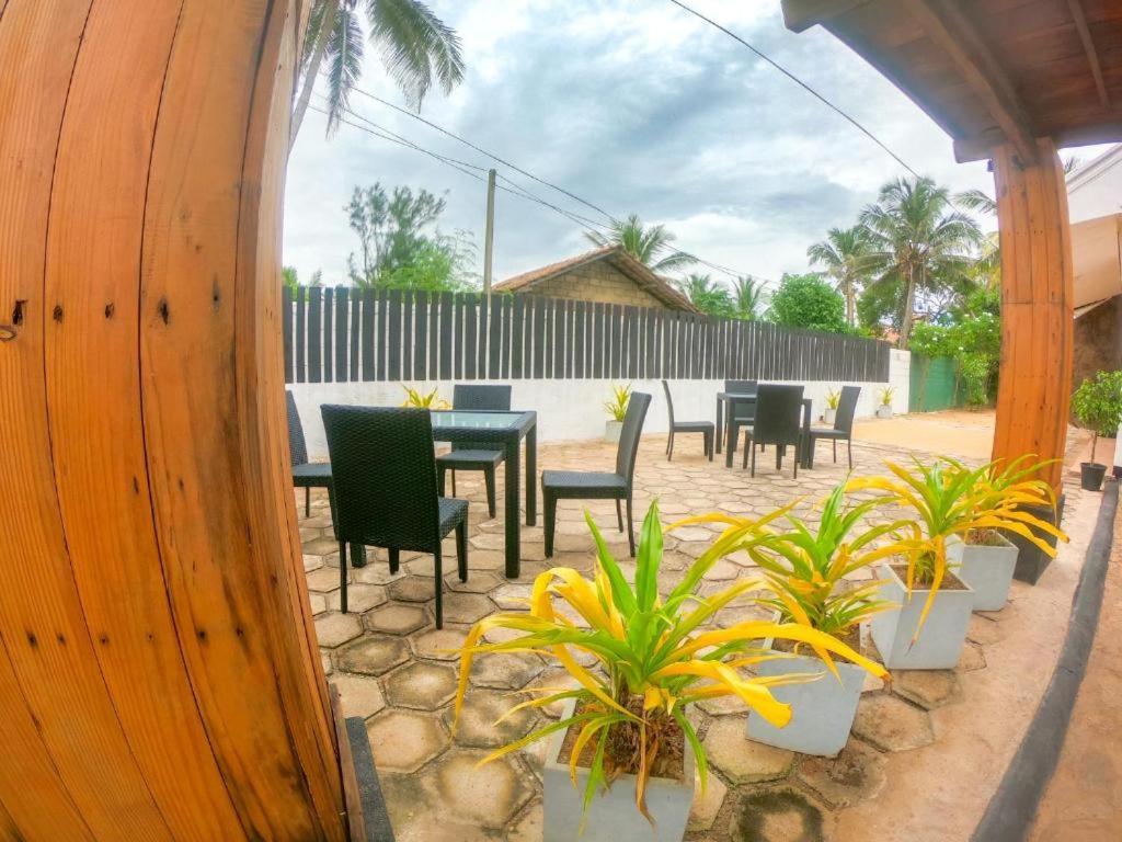 Owinro Beach Hotel & Restaurant - Waikkala