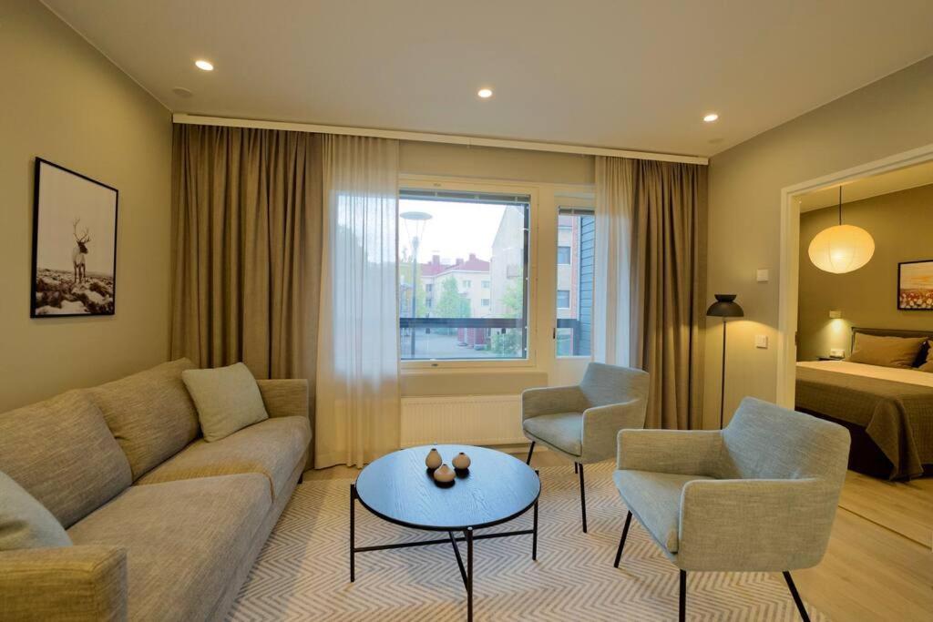 1 Bedroom Master Suite w Sauna - Downtown view 4