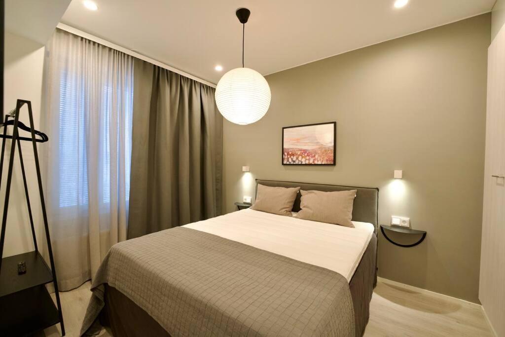 1 Bedroom Master Suite w Sauna - Downtown view 5