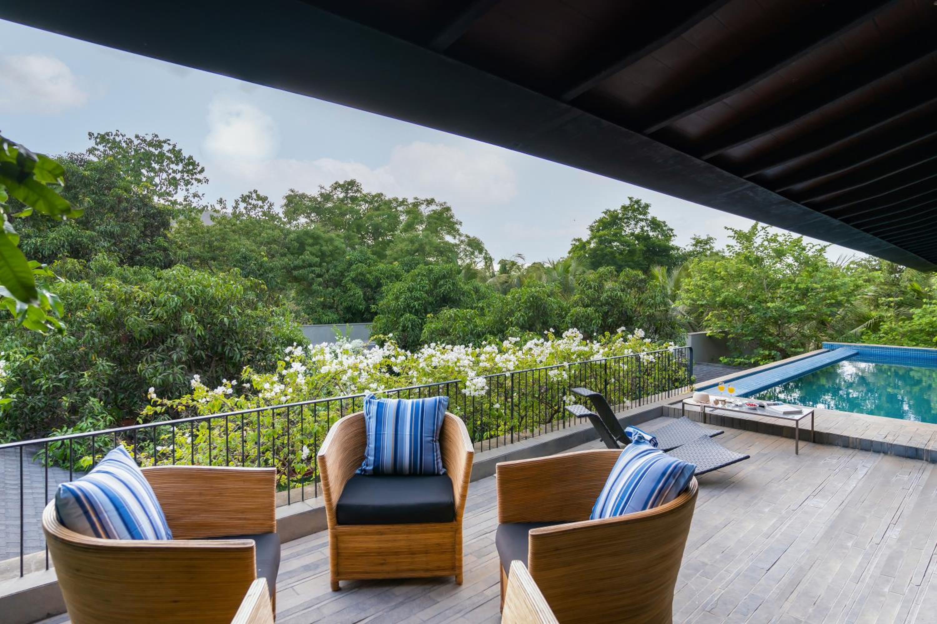 LohonoStays Villa Orchard House