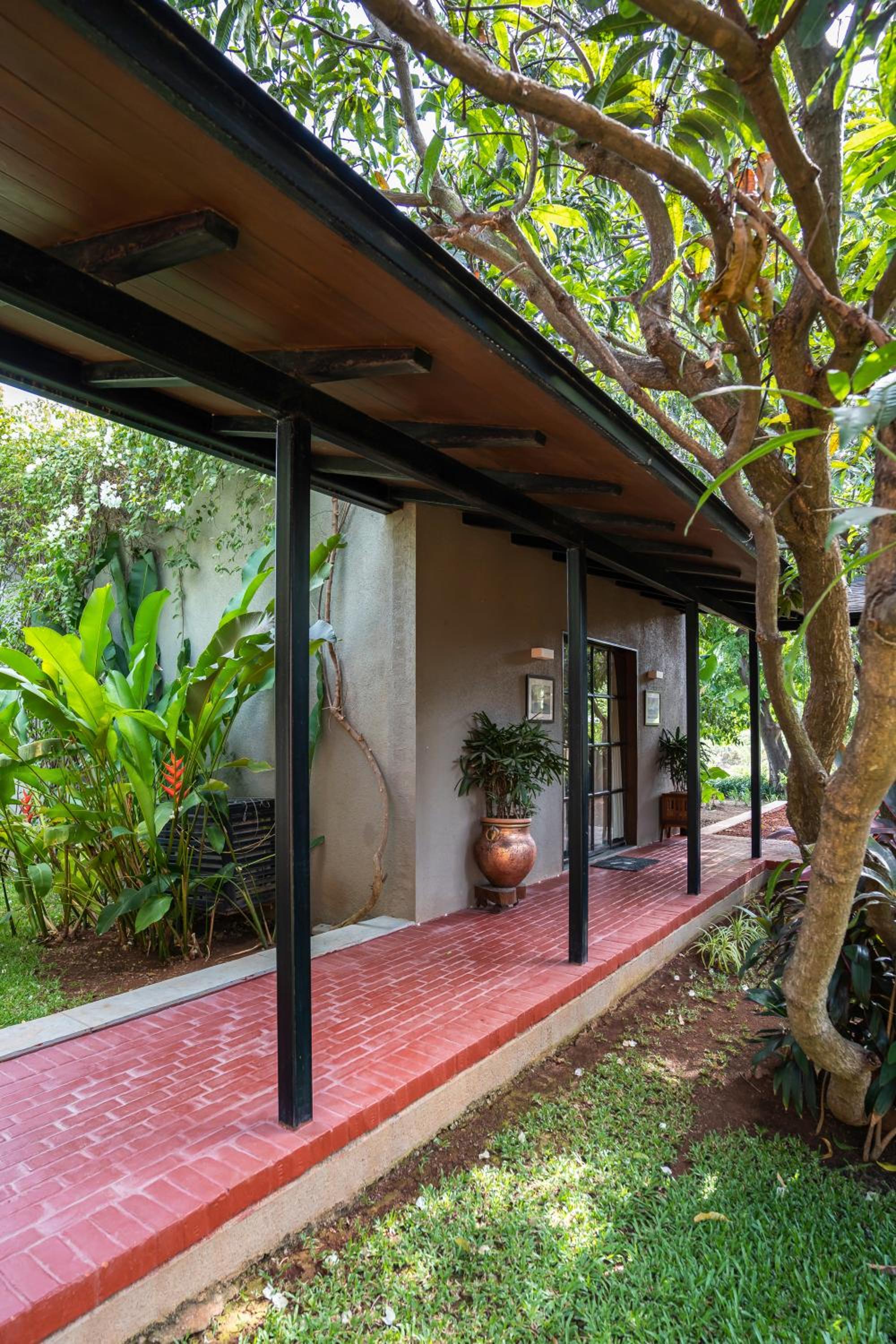 LohonoStays Villa Orchard House